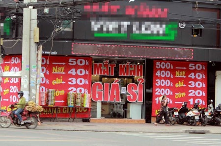 Mắt kính luôn giảm giá