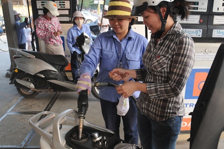 Sửa Nghị định 84 về kinh doanh xăng dầu: Người tiêu dùng thiệt - 1 Khi DN được tự định giá với biến động 5% thì người tiêu dùng sẽ thiệt.