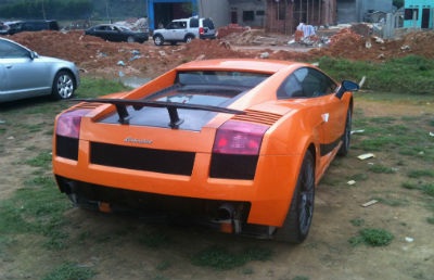 Xe khủng tạm nhập tái xuất tại Móng Cái.