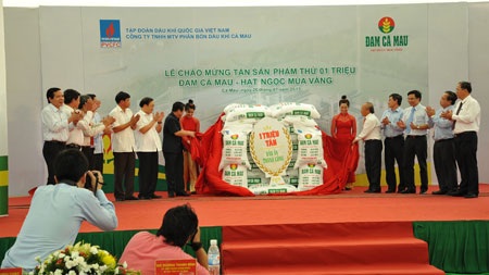 Lễ đón tấn sản phẩm thứ một triệu của Nhà máy Đạm Cà Mau.