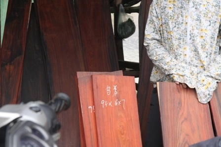 Theo lời người dân ở đây, mỗi ngày có tới cả ngàn thương lái Trung Quốc sang ăn hàng.