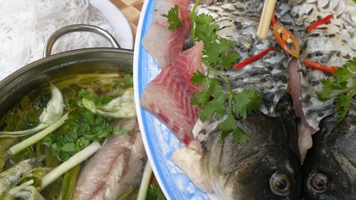 Cá trắm giòn đang trở thành món ăn yêu thích của nhiều thực khách 