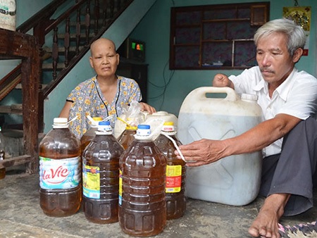 Đến cơm cũng tẩm hóa chất, dầu ăn ép bằng lốp xe - 2 Đến cơm cũng tẩm hóa chất, dầu ăn ép bằng lốp xe