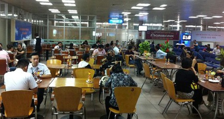 “Cơm tù” sân bay, chốn văn minh cũng chặt chém - 1 “Cơm tù” sân bay, chốn văn minh cũng chặt chém