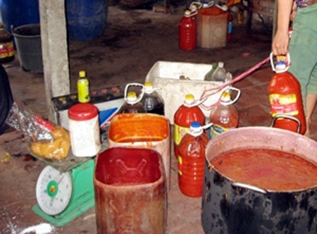 Đến cơm cũng tẩm hóa chất, dầu ăn ép bằng lốp xe - 1 Đến cơm cũng tẩm hóa chất, dầu ăn ép bằng lốp xe