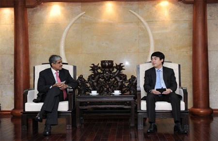 Tổng giám đốc Vietcombank tiếp lãnh đạo cấp cao của Standard Chartered Bank