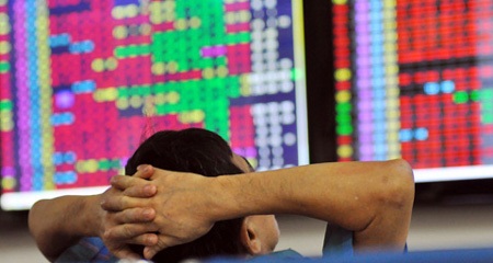 “Thủng túi” với cổ phiếu “cúi đầu” mất giá - 1 “Thủng túi” với cổ phiếu “cúi đầu” mất giá