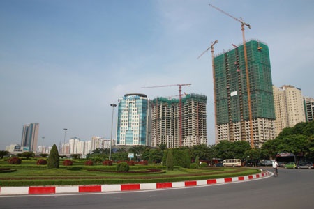 Thang Long Number One triển khai hạng mục lắp khung nhôm kính