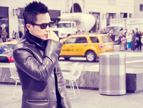 Đại gia Việt: Chê xe dát vàng, vung tiền mua máy bay - 2 Đại gia Vũ Khắc Tiệp