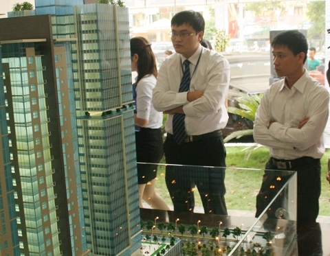 Liều mình bắt đáy, cò đất ôm bom - 1 Liều mình bắt đáy, cò đất ôm bom