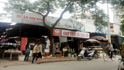 Tiết lộ “động trời” của một chủ dự án ở Hà Nội - 1 Khu chợ tạm trong thời gian triển khai dự án chợ Kim Nỗ theo chủ trương của TP.Hà Nội