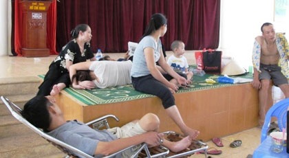 Cụ già, trẻ nhỏ cũng tham gia vào “vòng xoáy” đòi nợ - 1 Cụ già, trẻ nhỏ cũng tham gia vào “vòng xoáy” đòi nợ