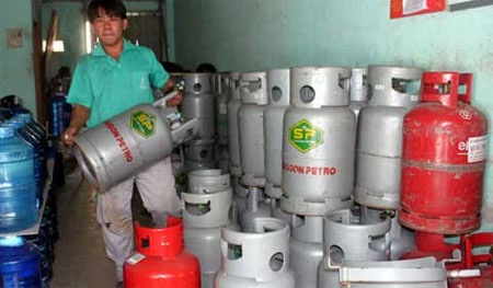 Lần thứ 3 liên tiếp giá gas bán lẻ trong nước tăng giá
