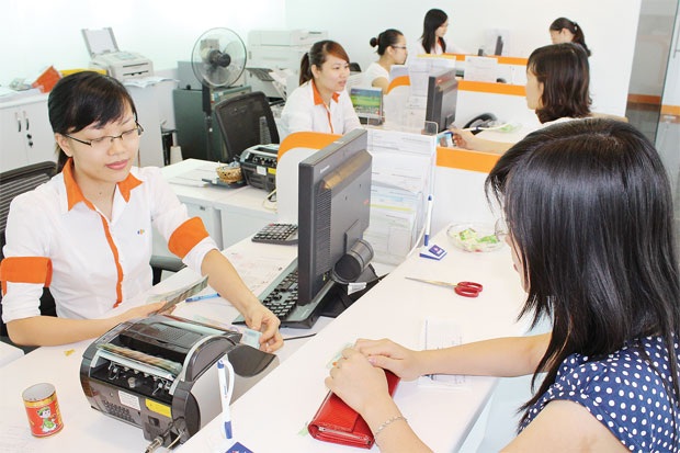 Kỳ lạ lãi suất huy động - 1 Các ngân hàng đang tập trung thu hồi nợ, siết chặt cho vay.