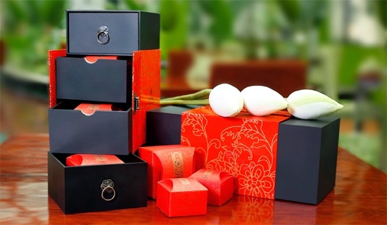 Một hộp bánh Trung thu biếu sếp, mất đứt tháng lương - 1 Những hộp bánh trung thu xịn như thế này có giá tiền triệu (ảnh minh họa)