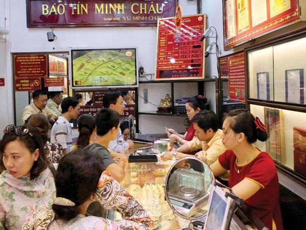 Người mua vàng đang chịu rủi ro - 1 Người mua vàng đang chịu rủi ro