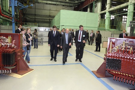 Về dự án nhiệt điện 1,2 tỷ USD: Cần một cách nhìn công tâm - 1 Tổng thống Nga Vladimir Putin thăm một nhà máy nhiệt điện của Tập đoàn PM.