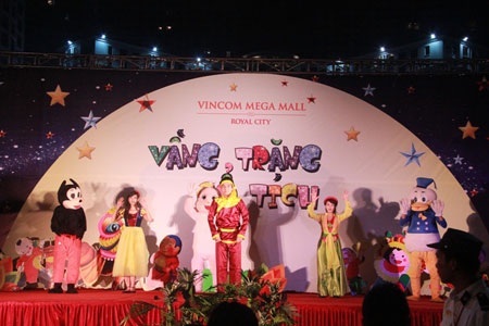 Đón trung thu đầu tiên tại Vincom Mega Royal City - 1 Các nhân vật cổ tích của Việt Nam và Thế giới khuấy động sân khấu “Vầng trăng cổ tích”