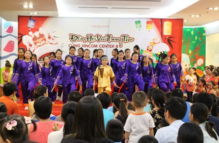 Đón trung thu đầu tiên tại Vincom Mega Royal City - 6 Đậm chất dân gian với những bài đồng dao quen thuộc…