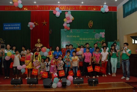 Vietcombank chung tay “thắp sáng ước mơ thiếu nhi Việt Nam 2013”