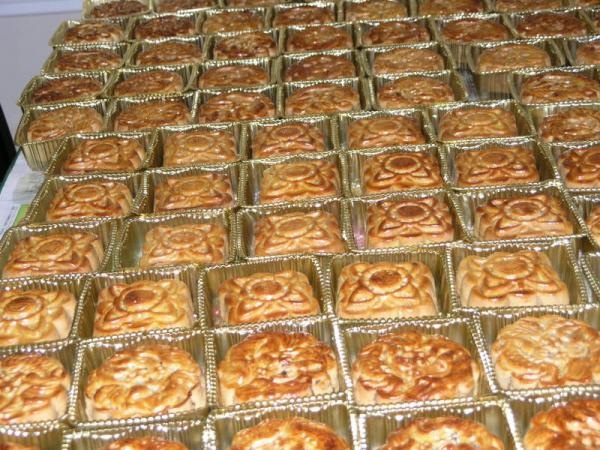 Bố nhậu lòng lợn thối, con ăm bim bim Trung Quốc