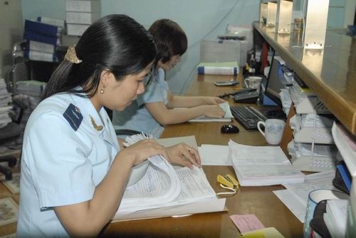 Nhiều quy định mới về thủ tục hải quan - 1 Hoạt động nghiệp vụ tại Chi cục Hải quan cửa khẩu Móng Cái (Quảng Ninh).