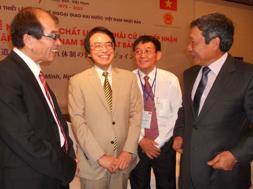 Đại diện cơ quan chức năng Việt Nam và Nhật Bản trao đổi bên lề hội thảo