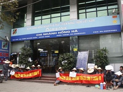 Chi nhánh Agribank Hồng Hà trong một lần bị khách hàng khiếu kiện.
