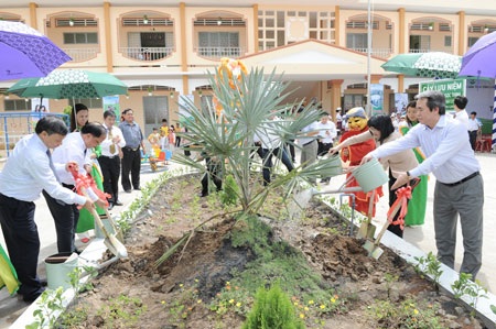 Vietcombank trao tặng trường mẫu giáo cho xã Tân Mỹ (Trà Ôn, Vĩnh Long)