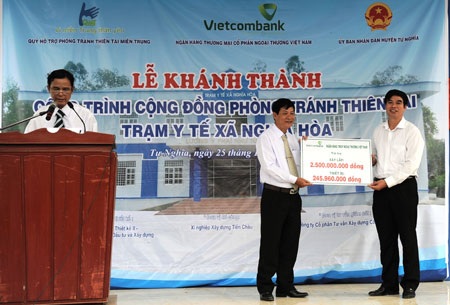 Vietcombank tài trợ hơn 20 tỷ đồng cho công tác an sinh xã hội tại miền Trung - 1 Vietcombank tài trợ hơn 20 tỷ đồng cho công tác an sinh xã hội tại miền Trung