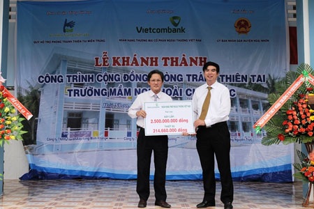 Vietcombank tài trợ hơn 20 tỷ đồng cho công tác an sinh xã hội tại miền Trung - 2 Vietcombank tài trợ hơn 20 tỷ đồng cho công tác an sinh xã hội tại miền Trung