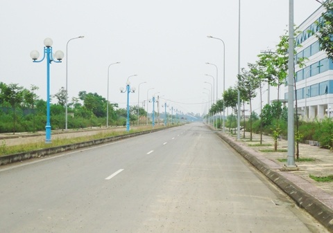 Những con đường đẹp nhưng không một bóng người qua lại.