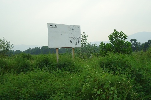 Những dòng chữ mờ nhạt do phơi sương, nắng của dự án công ty phần mềm máy tính MISA.