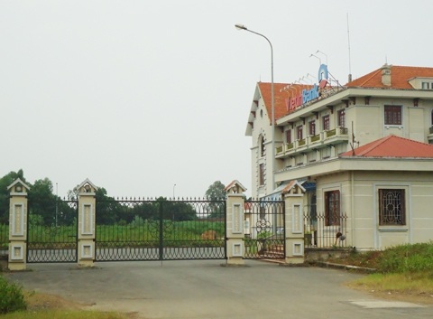 Cánh cổng của ngân hàng này chưa bao giờ mở để người dân vào thực hiện giao dịch.