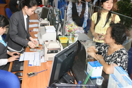 Nhân viên ngân hàng chịu cảnh chèn ép: Ngậm bồ hòn làm ngọt! - 1 Nhân viên ngân hàng chịu cảnh chèn ép: Ngậm bồ hòn làm ngọt!