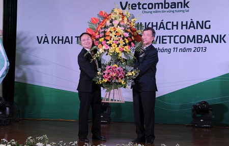 Vietcombank Vĩnh Phúc khai trương trụ sở mới - 2 Lễ khai trương trụ sở làm việc Chi nhánh Vietcombank Vĩnh Phúc