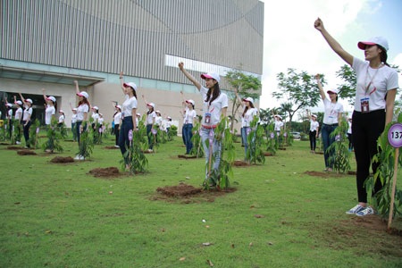 47 nữ sinh lọt vòng chung kết “Nữ sinh Việt Nam duyên dáng 2013” - 8 Là những cô gái hiện đại nhưng chuyện bếp núc không thể làm khó 47 nữ sinh.