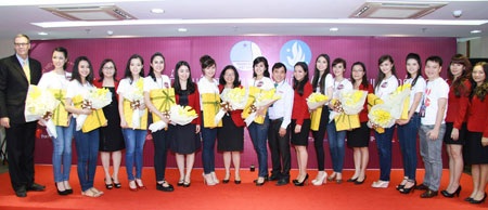 47 nữ sinh lọt vòng chung kết “Nữ sinh Việt Nam duyên dáng 2013” - 5 Là những cô gái hiện đại nhưng chuyện bếp núc không thể làm khó 47 nữ sinh.