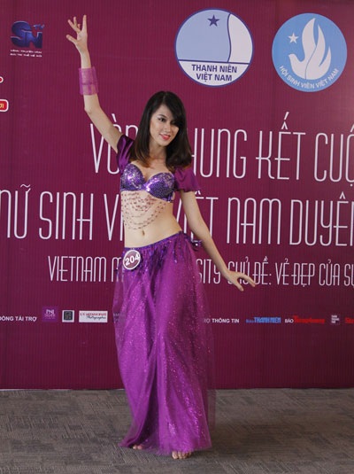 Mãn nhãn với màn thi tài năng của “Nữ sinh Việt Nam duyên dáng 2013” - 5 Múa dân gian và múa đương đại là sự lựa chọn của nhiều thí sinh.