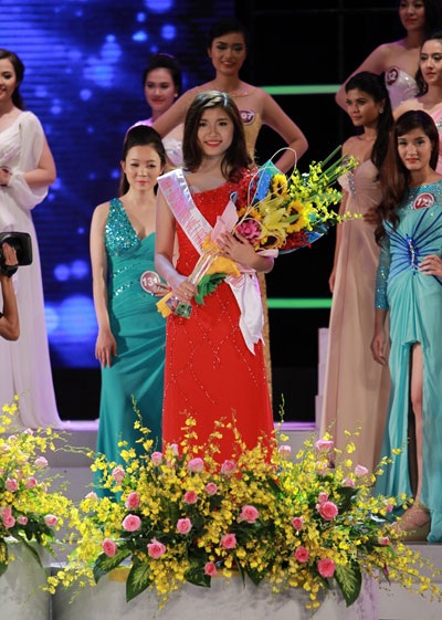 Đồng Ánh Quỳnh, giải nhì duyên dáng sinh viên 2013