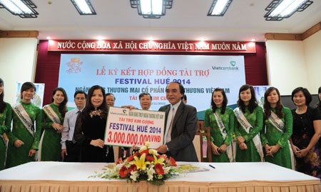 Vietcombank lần thứ 5 liên tiếp đồng hành cùng Festival Huế - 1 Vietcombank lần thứ 5 liên tiếp đồng hành cùng Festival Huế
