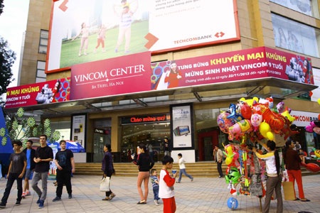 Nhiều khuyến mại mừng sinh nhật Vincom Center Bà Triệu - 1 Nhiều khuyến mại mừng sinh nhật Vincom Center Bà Triệu