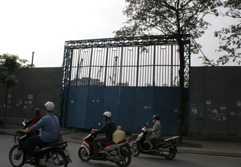 Khu vực nội đô còn nhiều dự án bỏ hoang.