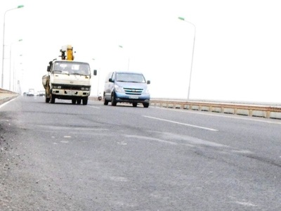 Hơn 90 tỷ đồng sửa mặt cầu Thăng Long: Coi như… phí thử nghiệm - 1 Đọc những thông tin kinh tế - tài chính mới nhất trên FICA: