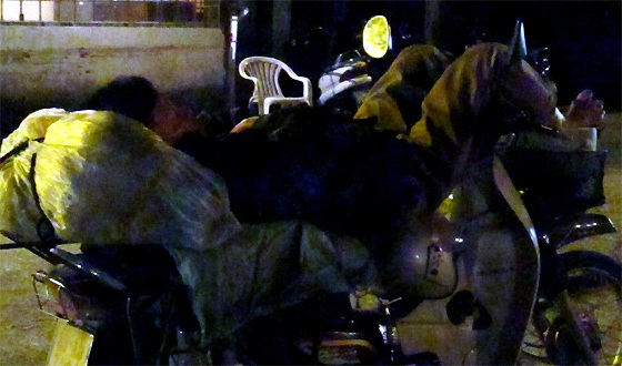 Phiên chợ “ngủ gật” ở Hà Nội - 9 Phiên chợ “ngủ gật” ở Hà Nội