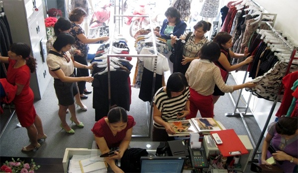 Thủ tiền, chờ thời săn hàng hiệu dính lỗi