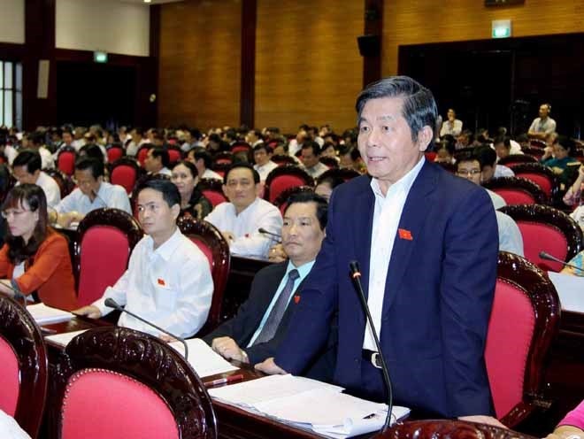 Bộ trưởng Bùi Quang Vinh: Người chia quà bằng... “kéo“ - 1 Bộ trưởng Bùi Quang Vinh phát biểu tại nghị trường. Ảnh: TTXVN