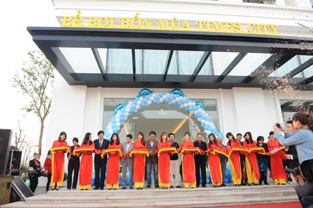 Khai trương cụm bể bơi trong nhà lớn nhất Việt Nam