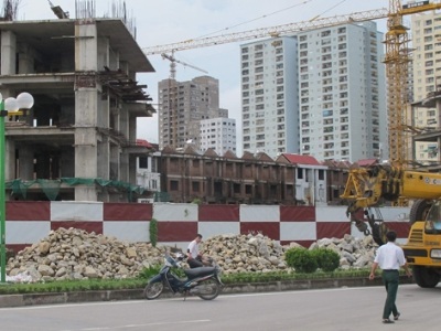 Bất động sản thoát đáy: Lạc quan tếu hay chưa đủ số liệu? - 1 Giá bất động sản được nhận định sẽ giảm tiếp. Ảnh: L.H.V.