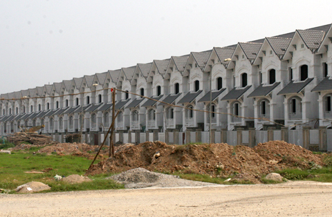 Những vùng đất “chết” sau 5 năm mang danh Hà Nội - 2 Biệt thự ma trên vùng đất chết ở Thủ đô. (Ảnh D.A)